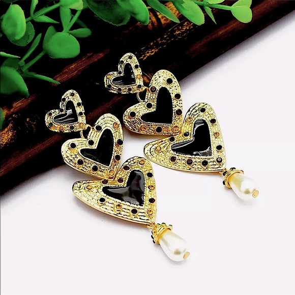 Heart shaped 🖤Geometric🖤 Stud Earrings - Picture 5 of 7